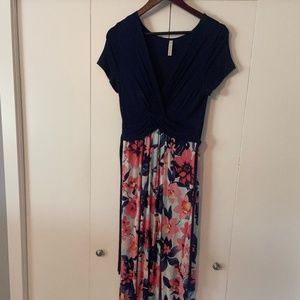 Gilli V-Neck Floral Maxi Dress